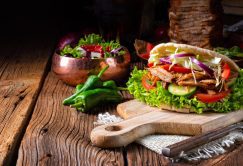 Crunchy pita with grilled gyros meat. Various vegetables and garlic sauce